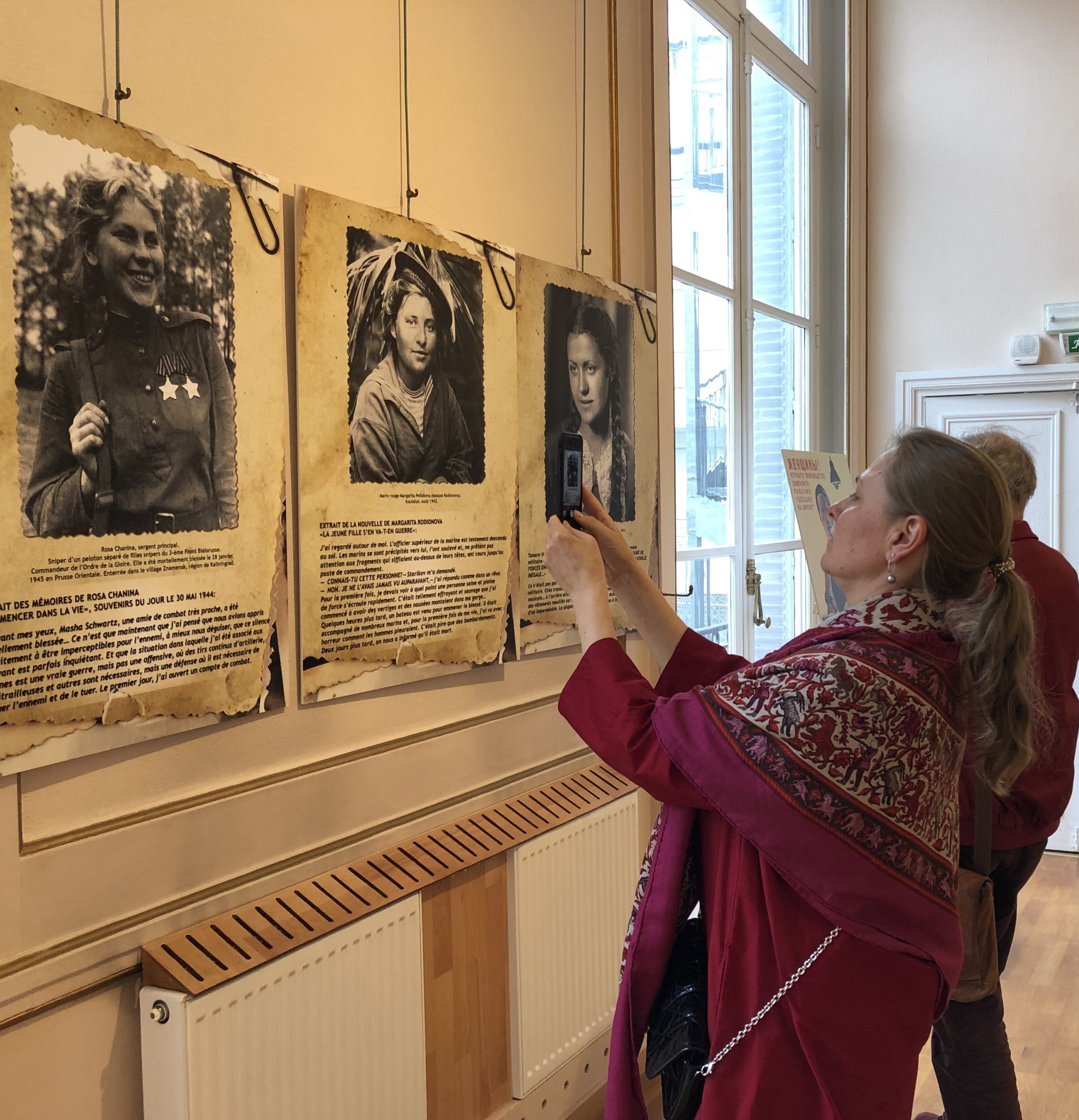 В Париже открылась выставка о женщинах на войне