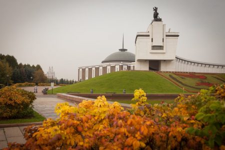 Октябрь согреет хорошим кино