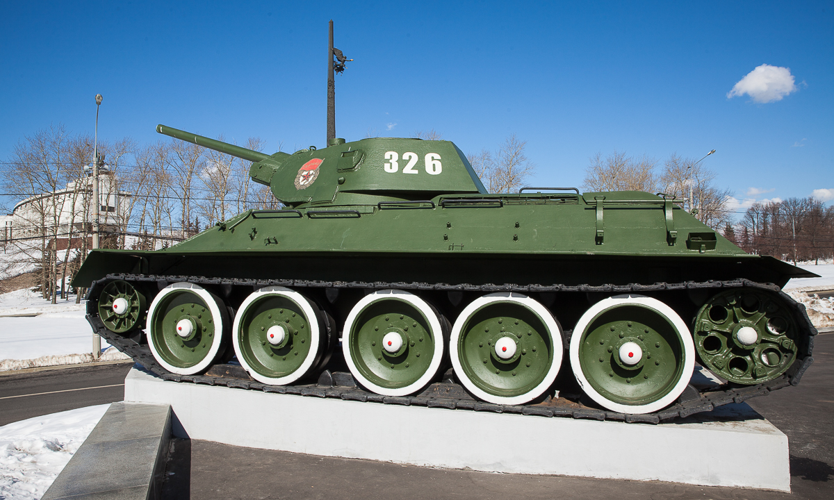 Т 34 25. Танк т 34 80. Танк т34. Танк т-34 на Поклонной горе. Советский танк т 34.
