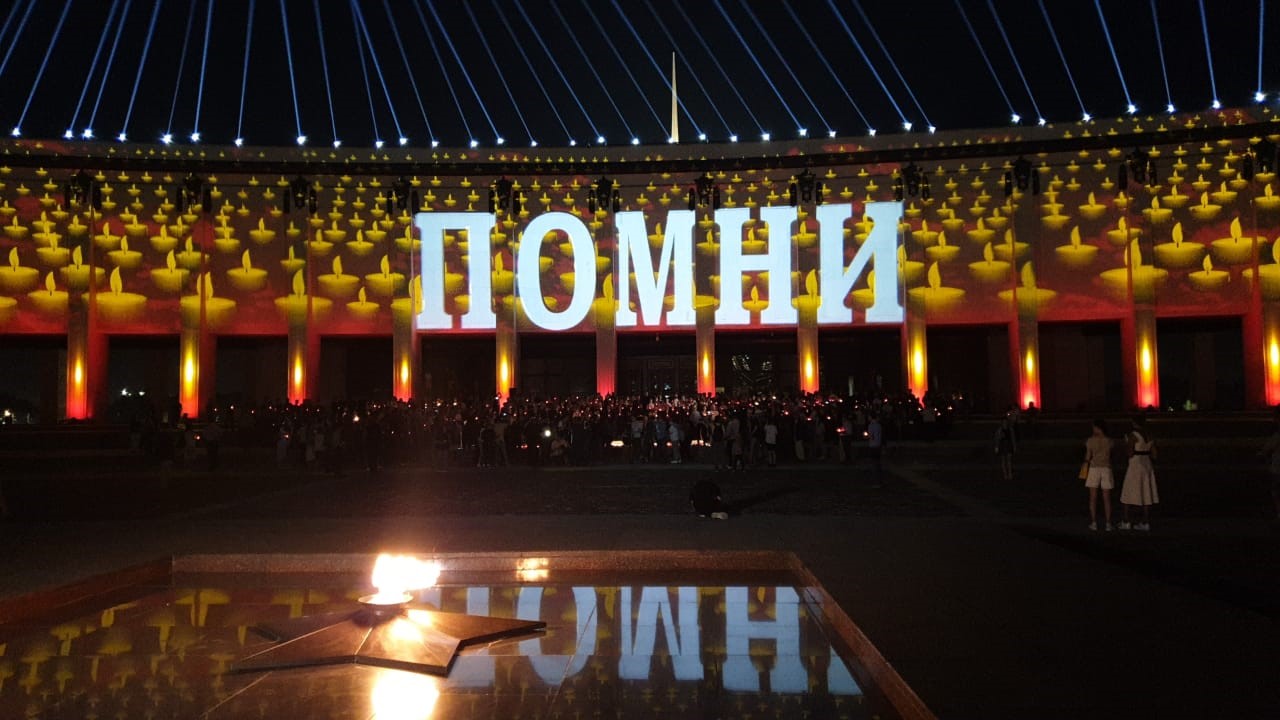 Свечи памяти зажжены у Музея Победы