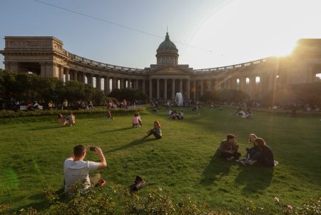 В Петербург завлекут абитуриентов