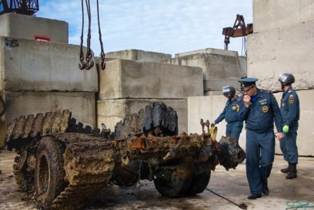 Море вернуло грузовик времен войны