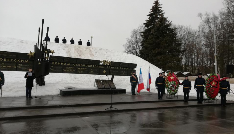 Новгородцы принимают поздравления