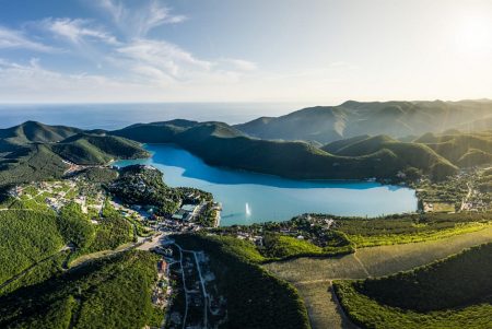 На Черном море изучат древнюю башню