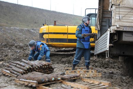 В Крыму обнаружили склад снарядов времен войны