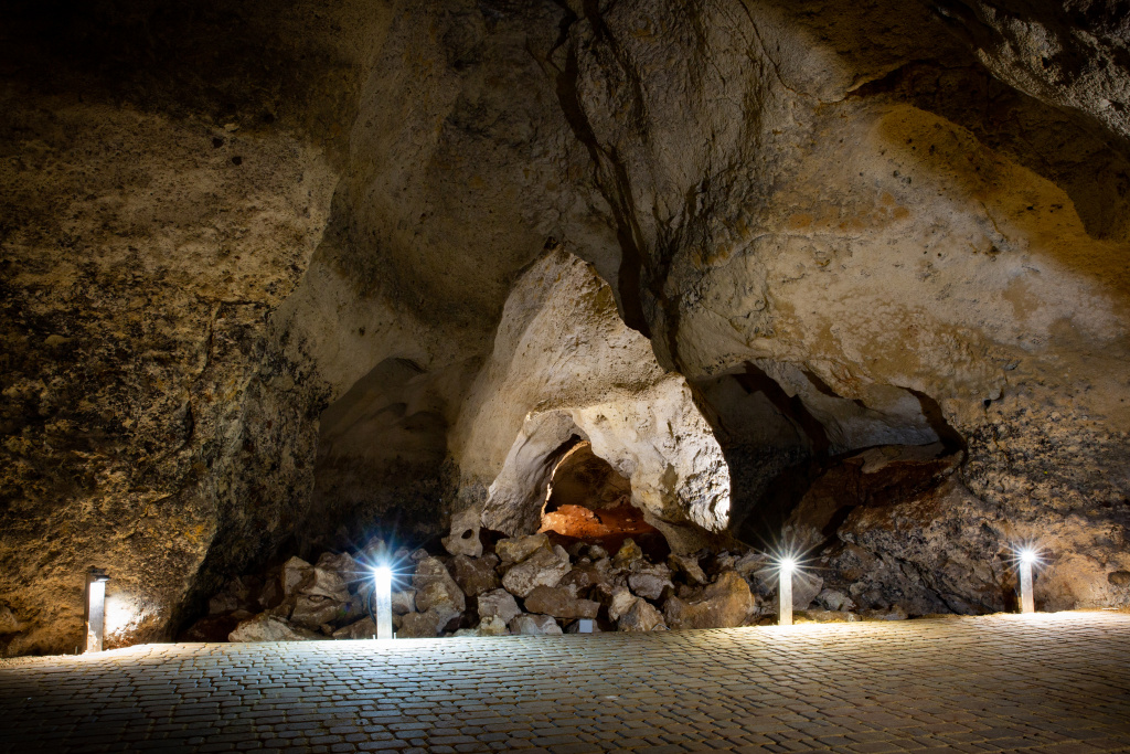 Туристам открыли пещеру «Таврида»