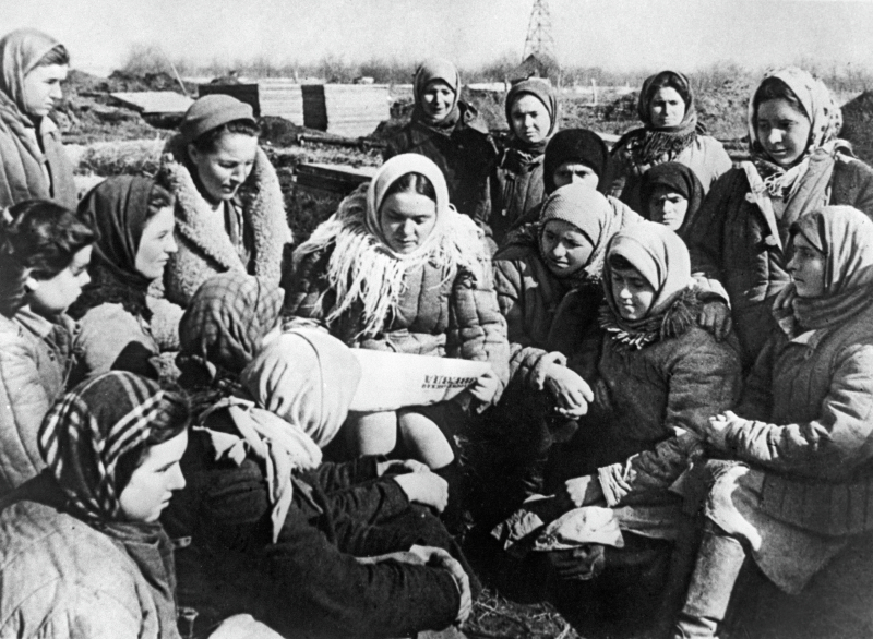 Подвиг советских женщин увековечат в бронзе