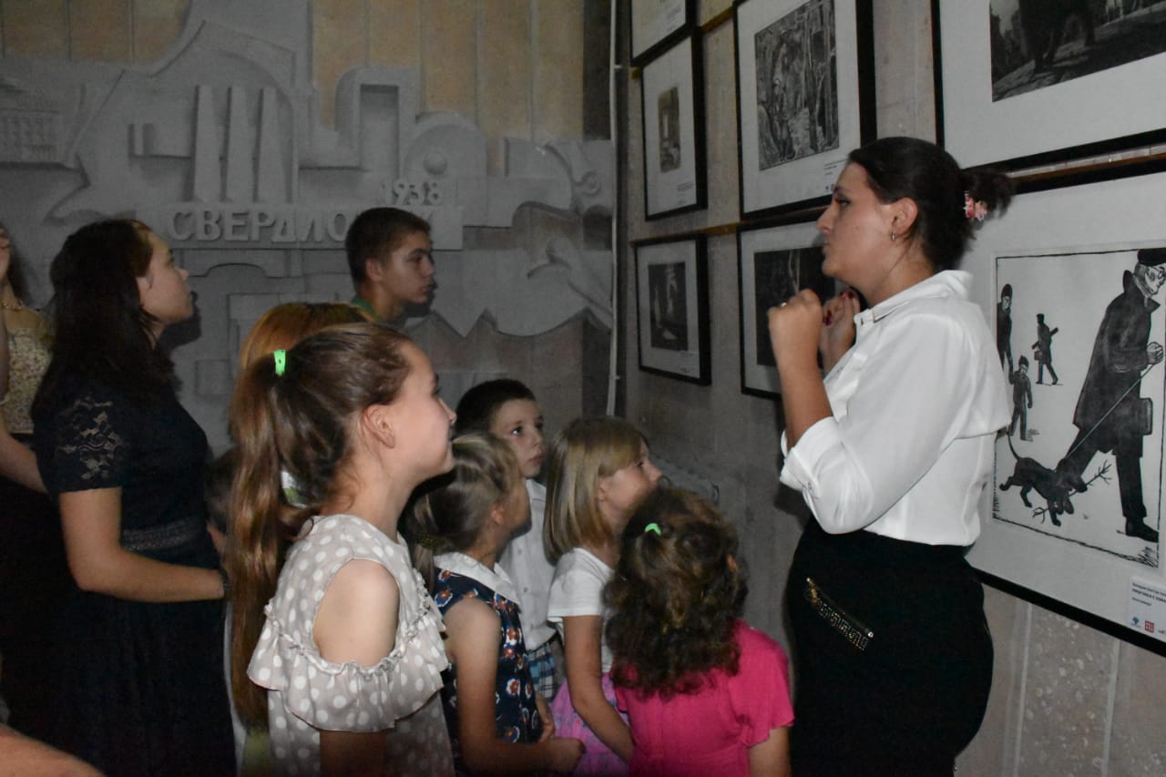 В ЛНР представили выставку «Счастливое детство»