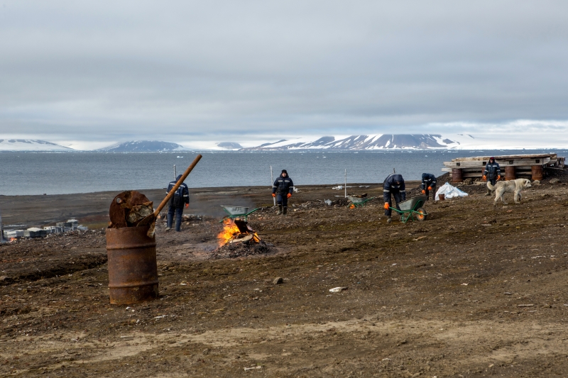 Остров на Ямале очистят от советского мусора