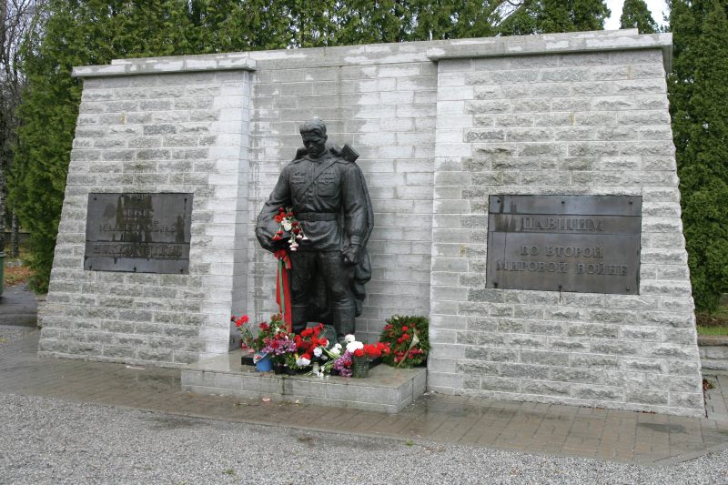 Советские памятники в Эстонии снесут тайно