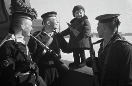 Картины о подвигах моряков увидят все