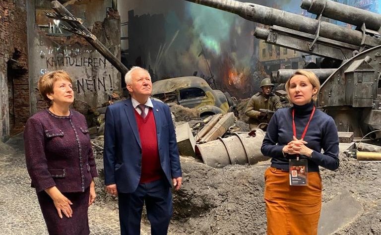Сенатор посетила экспозиции Музея Победы