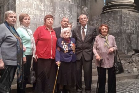 Фронтовой медсестре сделали подарок на 100-летие