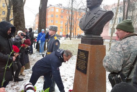 Смоляне увековечили земляка