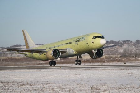 Вековой юбилей гражданской авиации отметили наградой