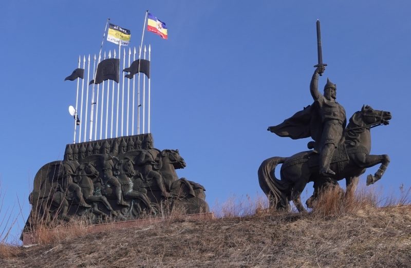 В ЛНР восстановили памятник князю Игорю