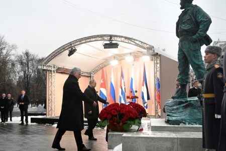 В Москве открыли памятник символу эпохи