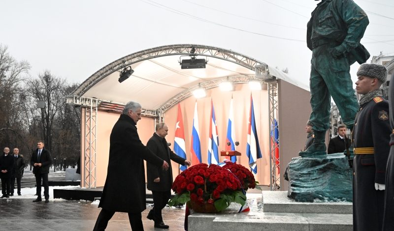 В Москве открыли памятник символу эпохи