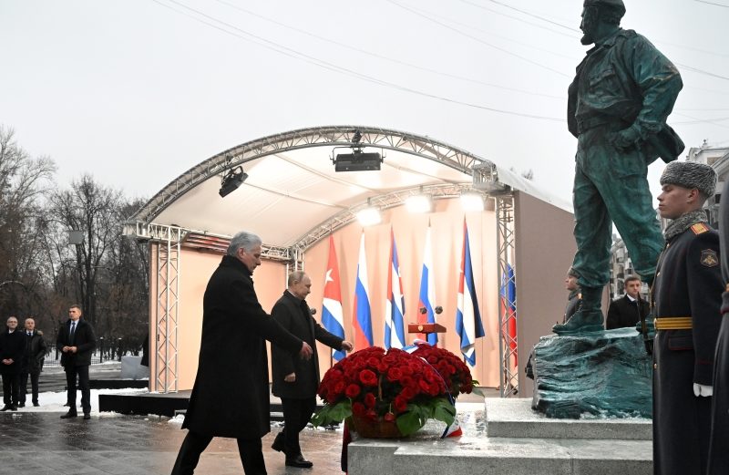 В Москве открыли памятник символу эпохи