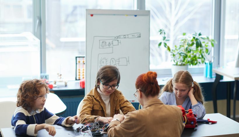 Школьники приручили новейшие технологии