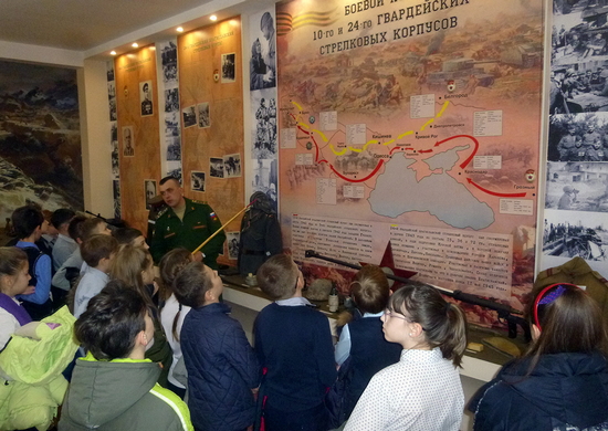 В Приднестровье юнармейцы изучали историю армии