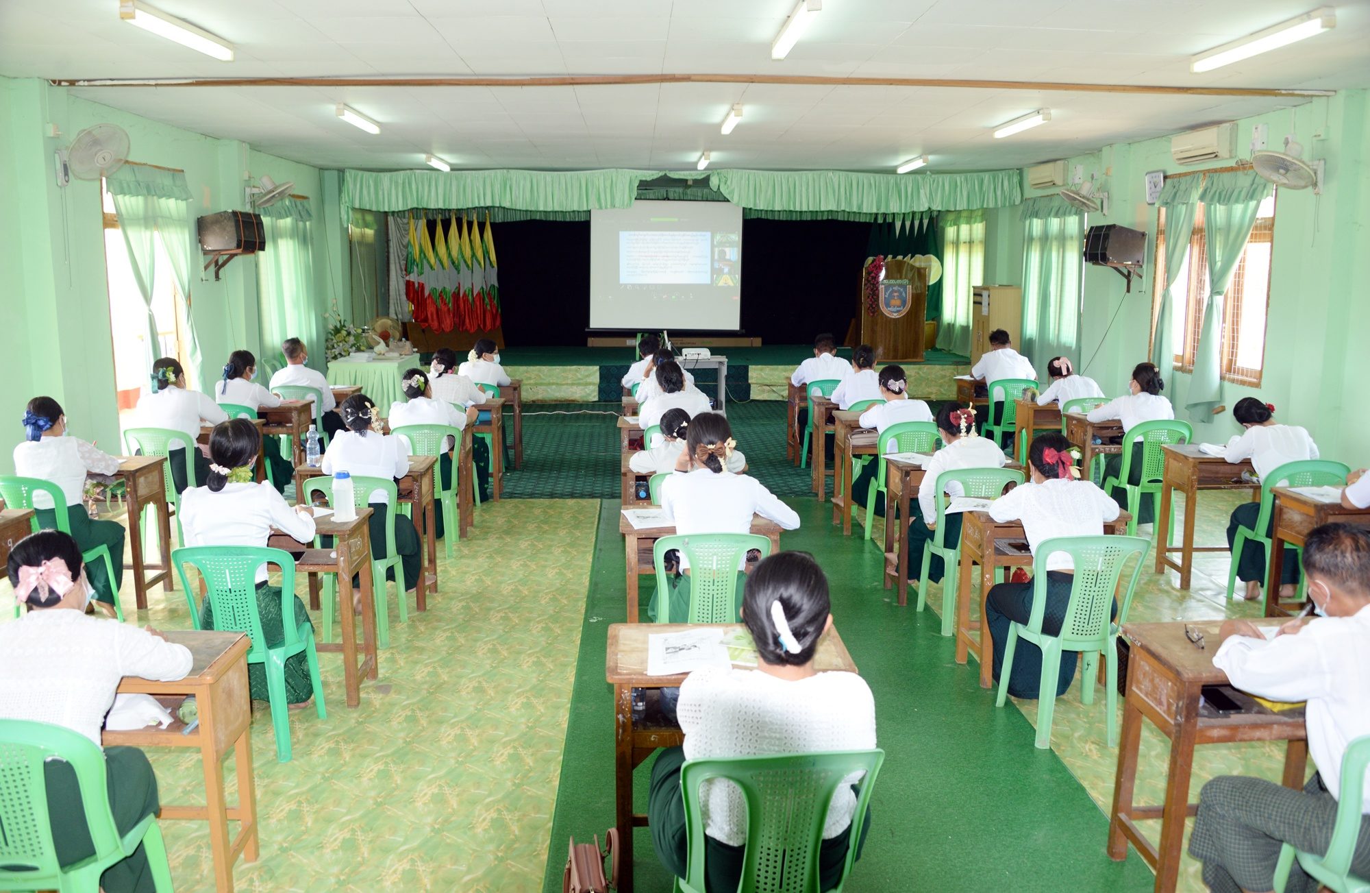 В школах Мьянмы изучат русский язык