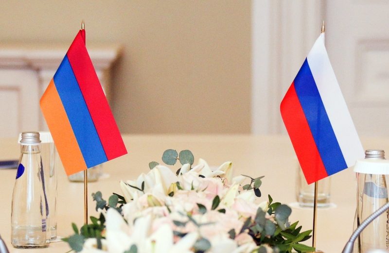 Дипотношения между Россия и Арменией отметили маркой