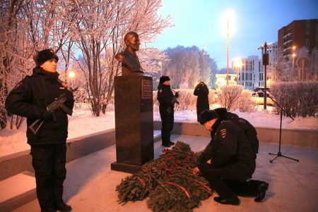 В Тобольске установили памятник борцу с терроризмом