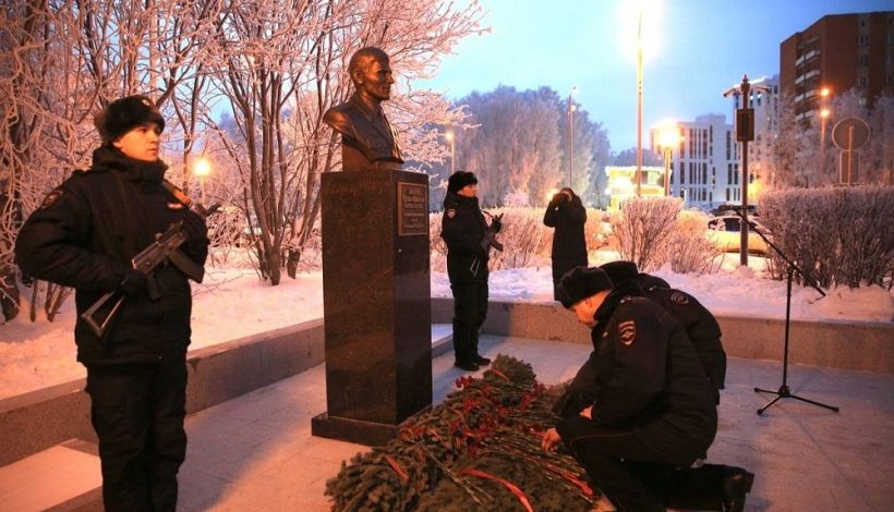 В Тобольске установили памятник борцу с терроризмом