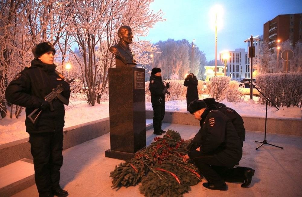 В Тобольске установили памятник борцу с терроризмом
