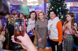 Добровольцы принимают поздравления