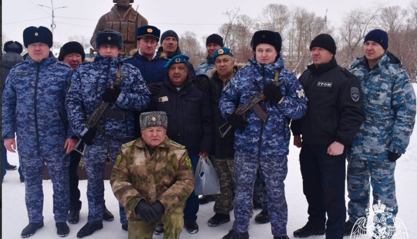 Вызвавшему огонь на себя бойцу установили памятник