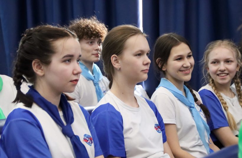 Школьников обучат дипломатии
