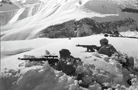 Восхождение посвятили героям