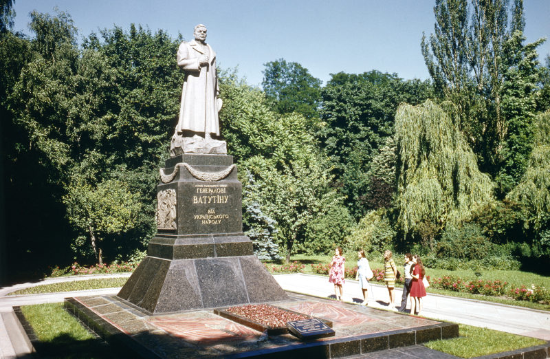 На Украине снесли монумент в честь полководца