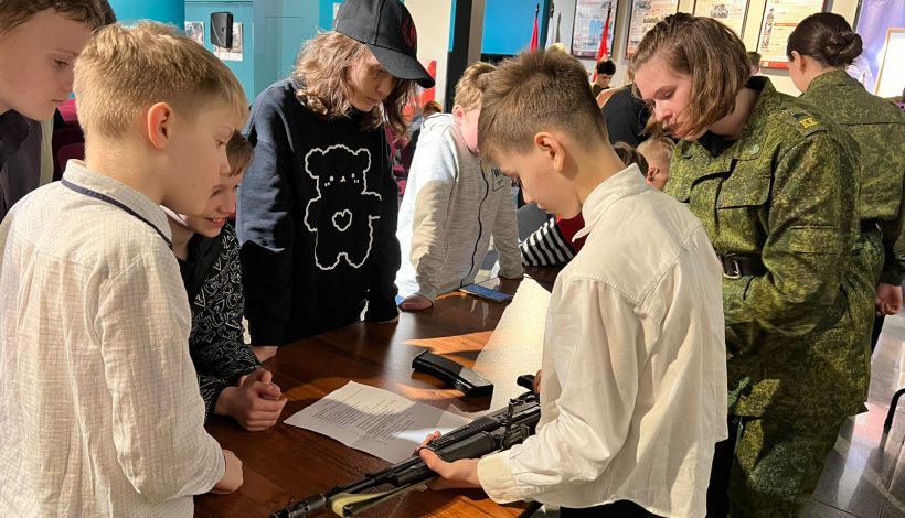 Именем оружейника назван аэропорт