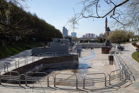 В музее заполняют водоем