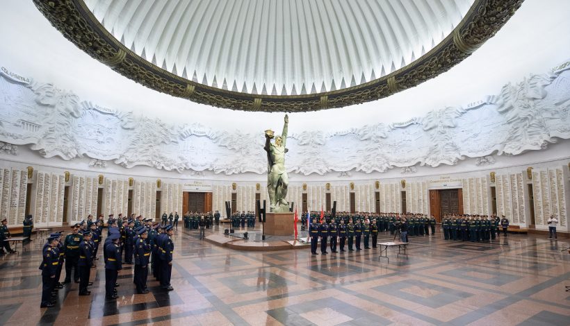 Защитники Отечества получили дипломы в Музее