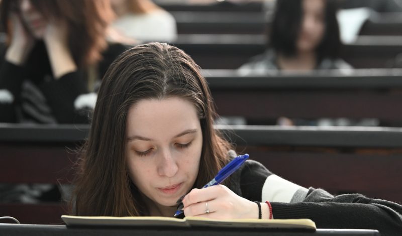 Отмечены заслуги преподавателей высшей школы