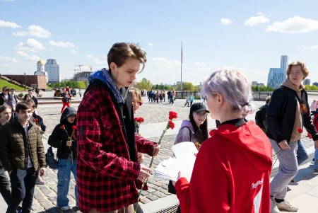 «Движение Первых» и ветераны украсили «Окна Победы»