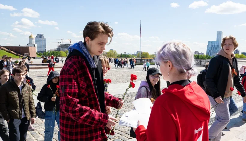 «Движение Первых» и ветераны украсили «Окна Победы»