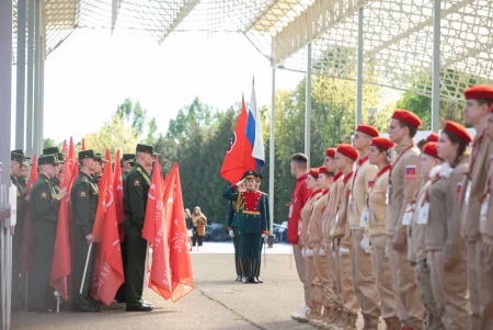 Юнармии передали Знамена Победы