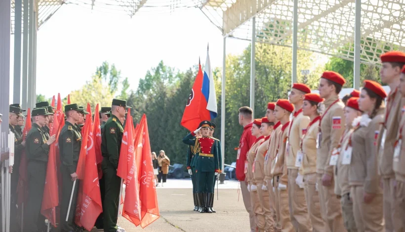 Юнармии передали Знамена Победы