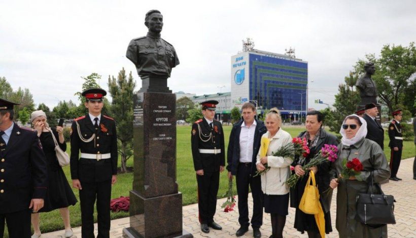 В Чечне открыли памятники защитникам Отечества