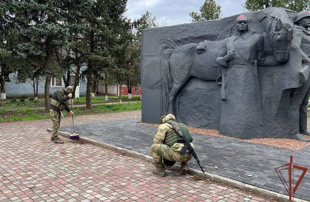 Росгвардейцы отдали дань памяти защитникам Родины