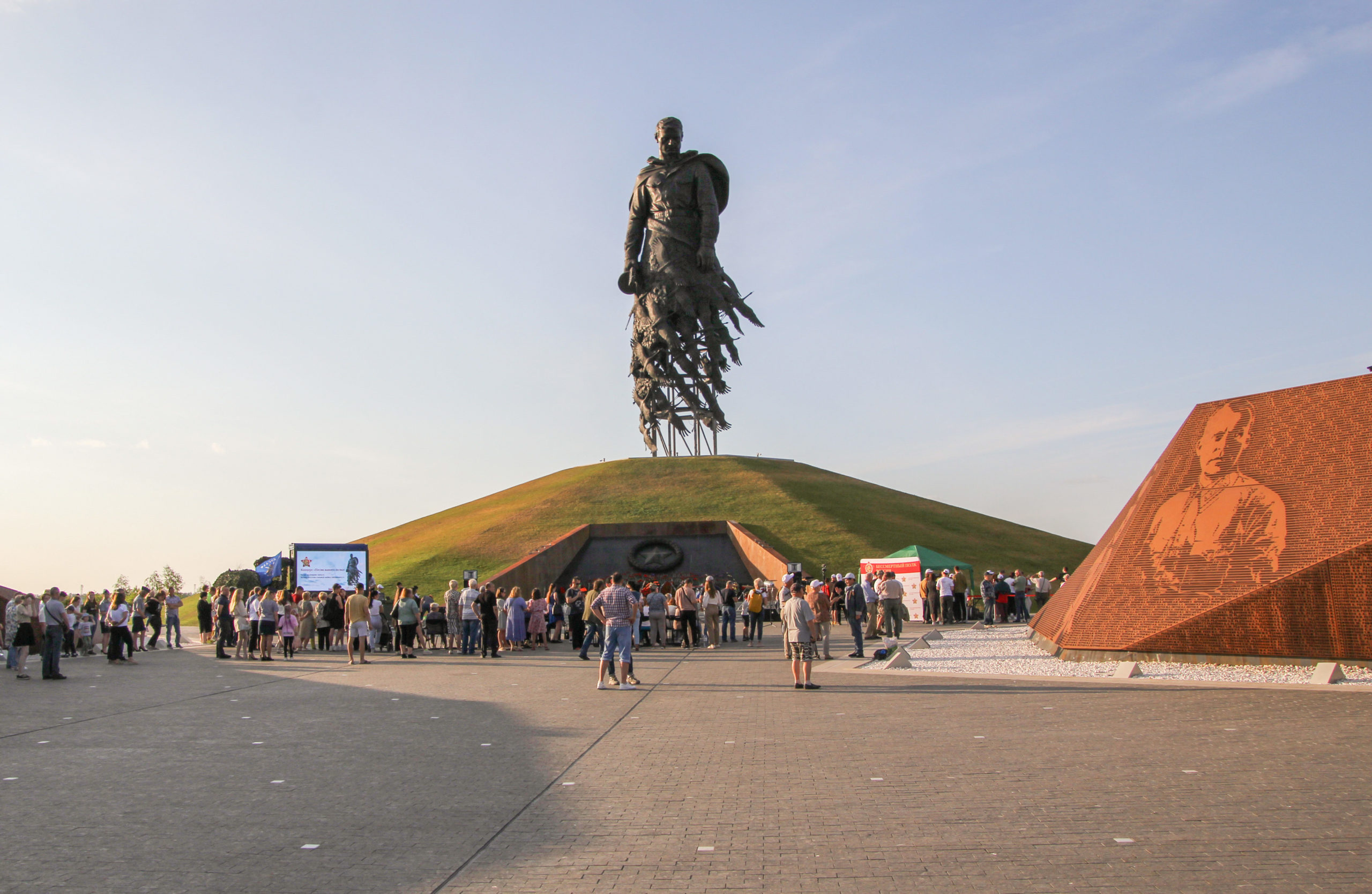 Ржевский мемориал притягивает посетителей