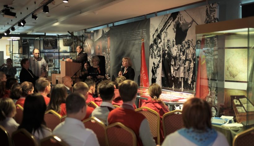 Красногорский филиал предлагает поздравить страну