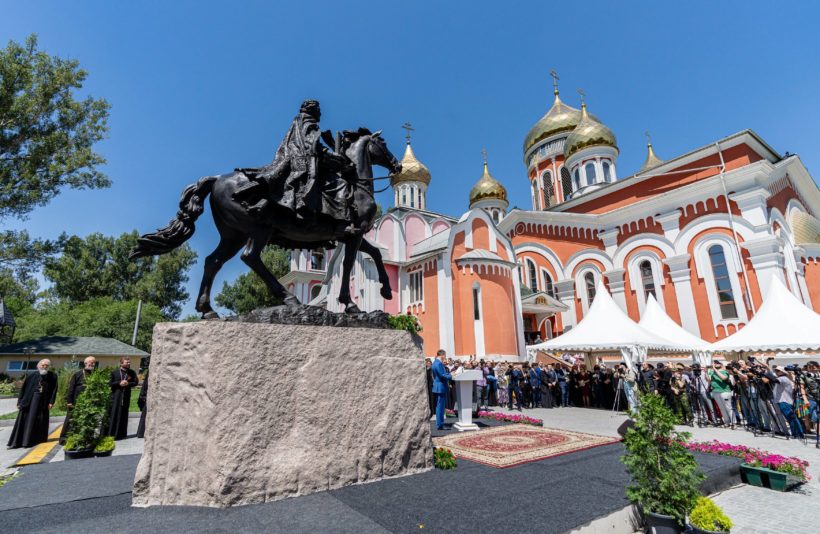 В Казахстане установили памятник русскому полководцу