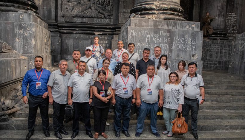 Делегация Республики Узбекистан прониклась подвигом советского народа