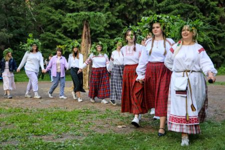 Народы встанут в хоровод